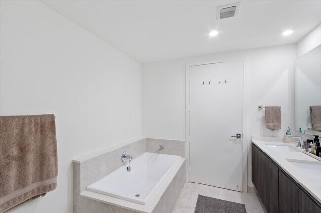 Building Photo - 488 NE 18th St