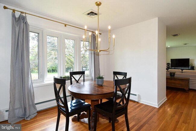 Building Photo - 2 Cinnamon Fern Rd