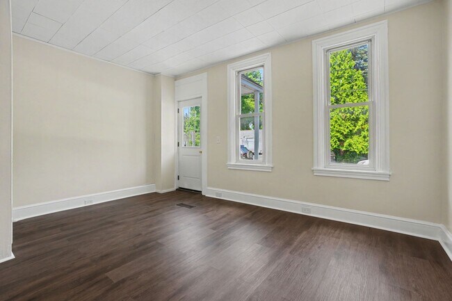 Building Photo - Newly renovated 2 bedroom House near Carlisle school complex