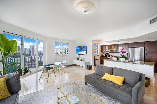 Building Photo - 20000 E Country Club Dr