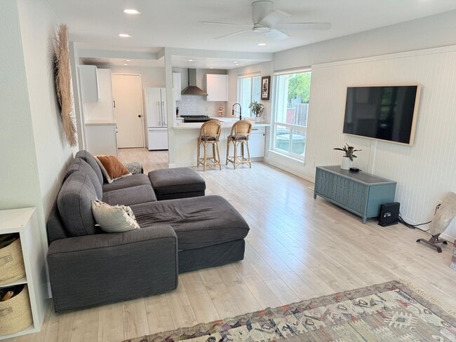 Building Photo - 1511 Dana Way