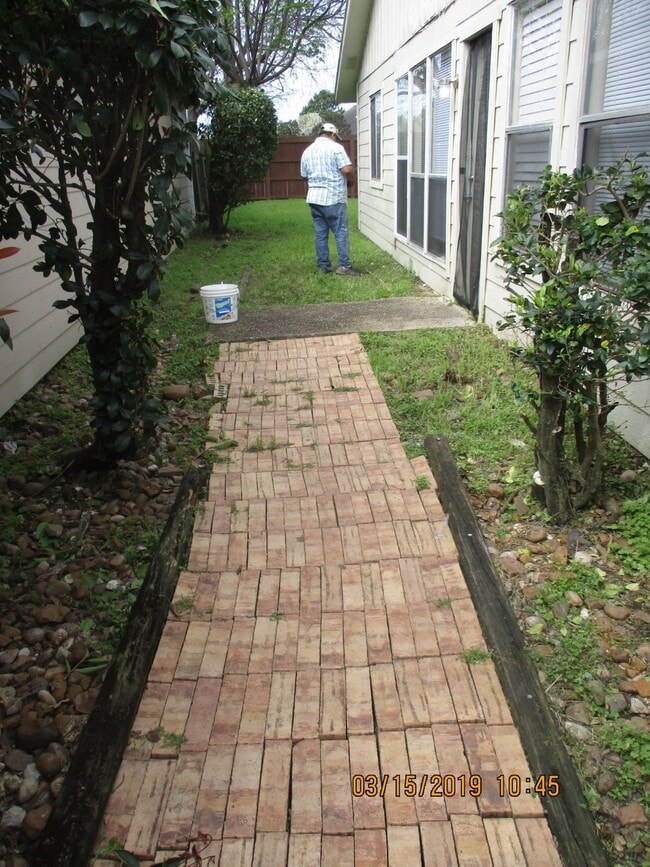 Building Photo - 6333 Northway Dr