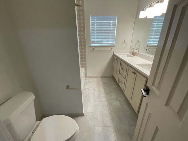 Building Photo - 2716 Carlton Way