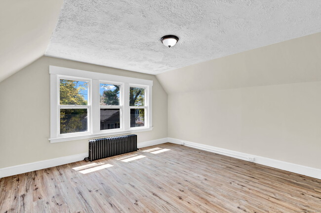 Building Photo - 253 Chatham St