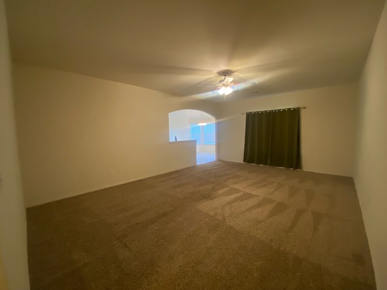 Building Photo - 3609 Scarlet Ln