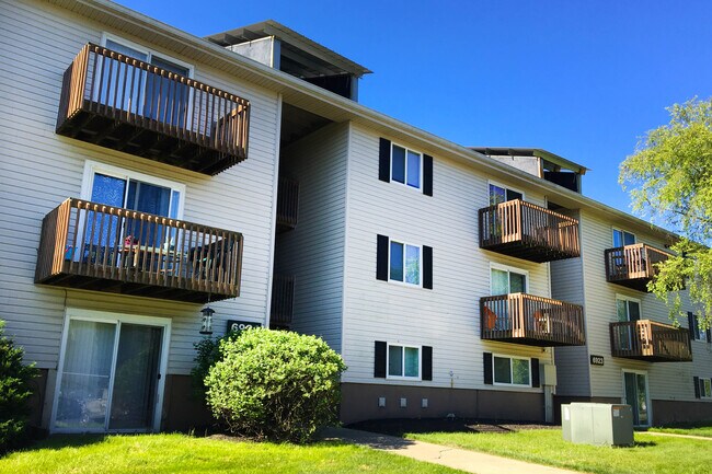Building Photo - Oakwood Apartments