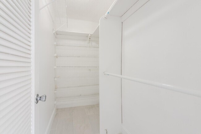 Building Photo - 108 Normandy Ln