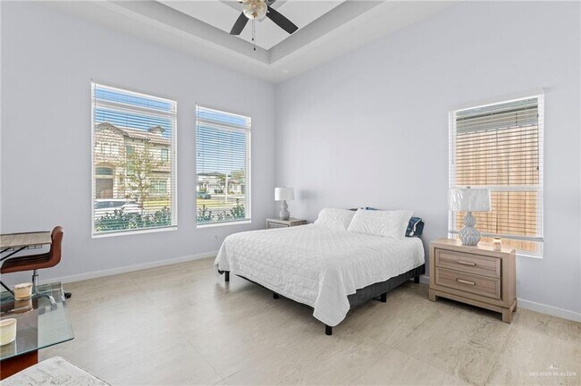 Building Photo - 17 6th St