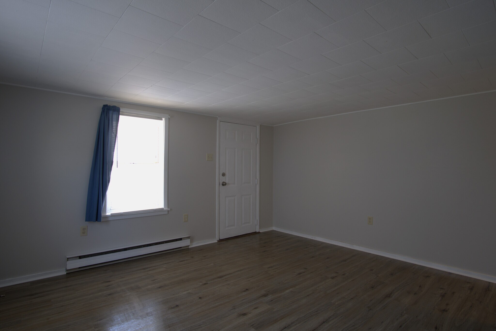 Living Room - Front Door - 106 North St