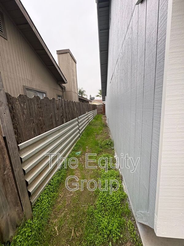 Building Photo - 1642 N Goddard St