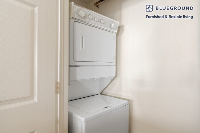 Building Photo - 39370 Civic Center Dr