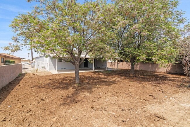 Building Photo - 7877 Kempster Ave