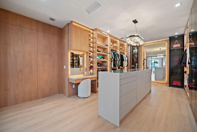 Building Photo - 5735 SW 104th Terrace