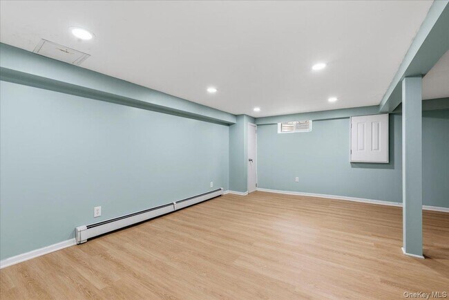 Building Photo - 4 Cecil Pl