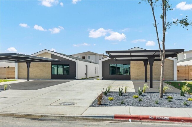 Primary Photo - 1320 E Hibiscus Ave