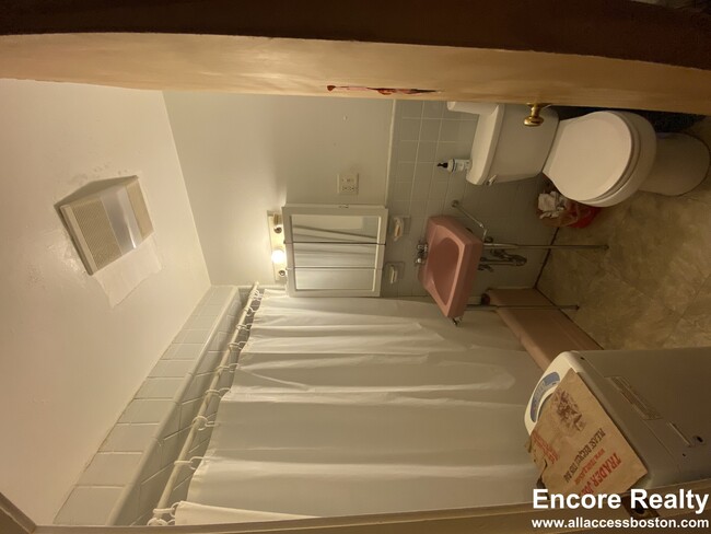 Building Photo - 310 Tappan St