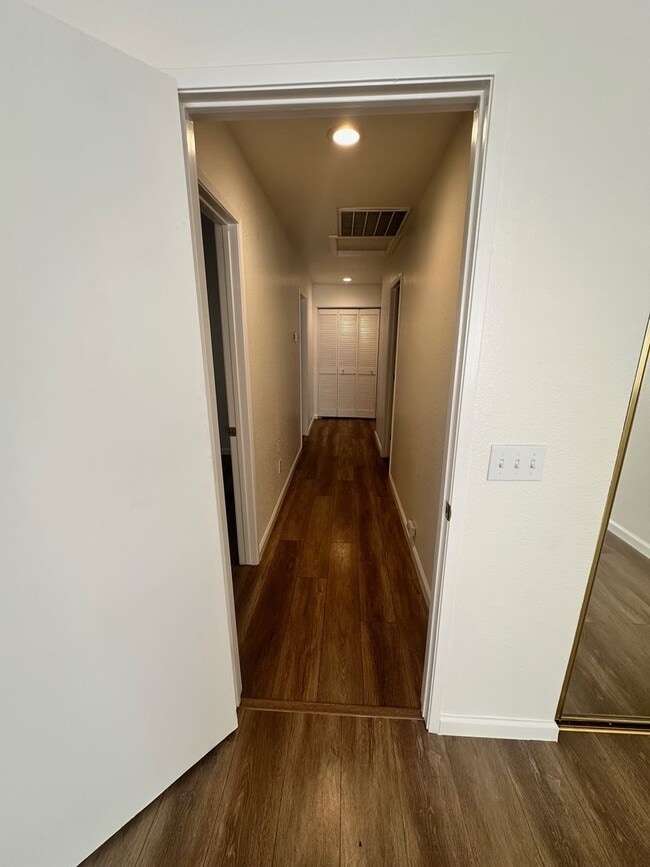 Building Photo - Move-In Special: 1/2 Off 1st Months Rent