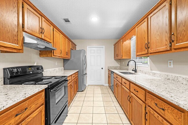 Building Photo - 502 Hyde Park Dr