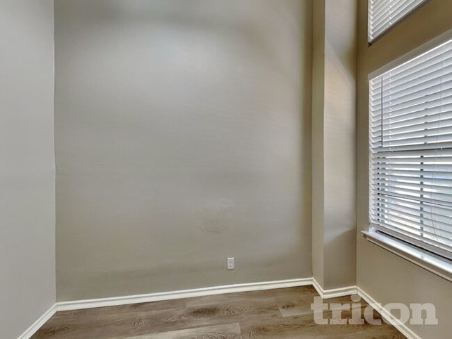 Building Photo - 10218 Basin Field Dr