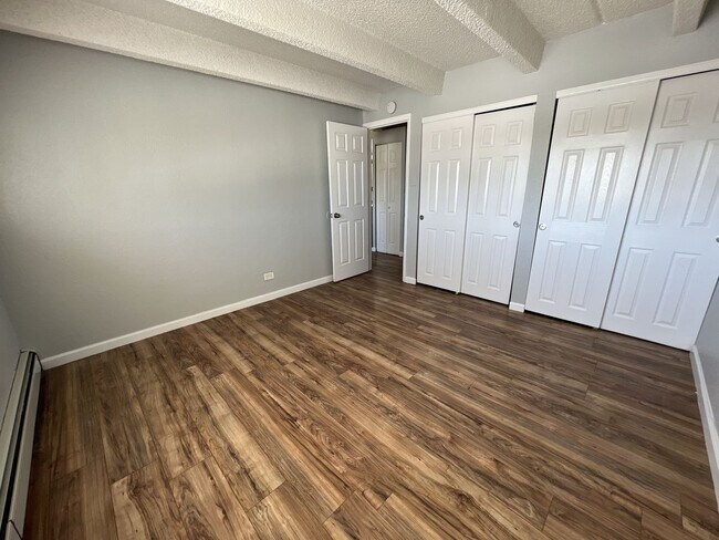 Building Photo - 2 Bedroom 1 Bathroom Apartment in Aurora