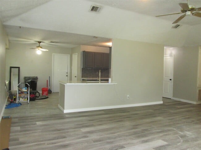 Building Photo - 2506 Portland Dr