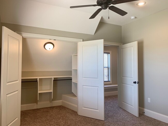Building Photo - 2807 Village Meadow Cv