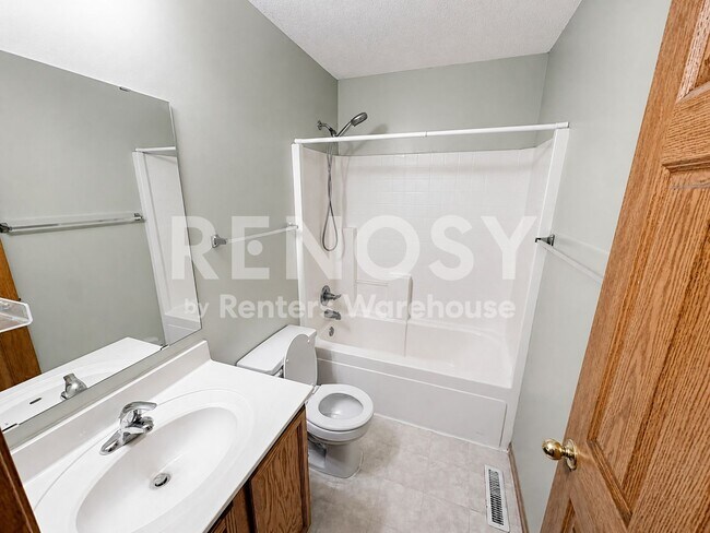Building Photo - Available September 1st 3 Bedroom 3 Bath Single Family Home in Plymouth
