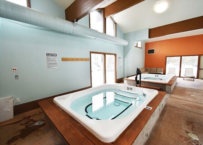 Building Photo - Winter Seasonal Rental- Lake Cliffe 201B