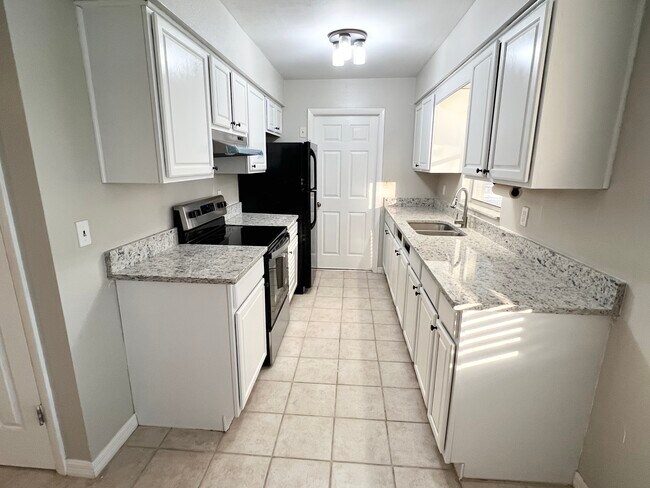 Building Photo - 4865 Darwood Dr