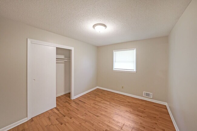 Building Photo - 3/1 Ranch home on 4 Acres close to shopping and dining in Canton!
