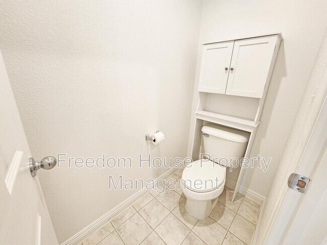 Building Photo - 3821 E Weld Ave