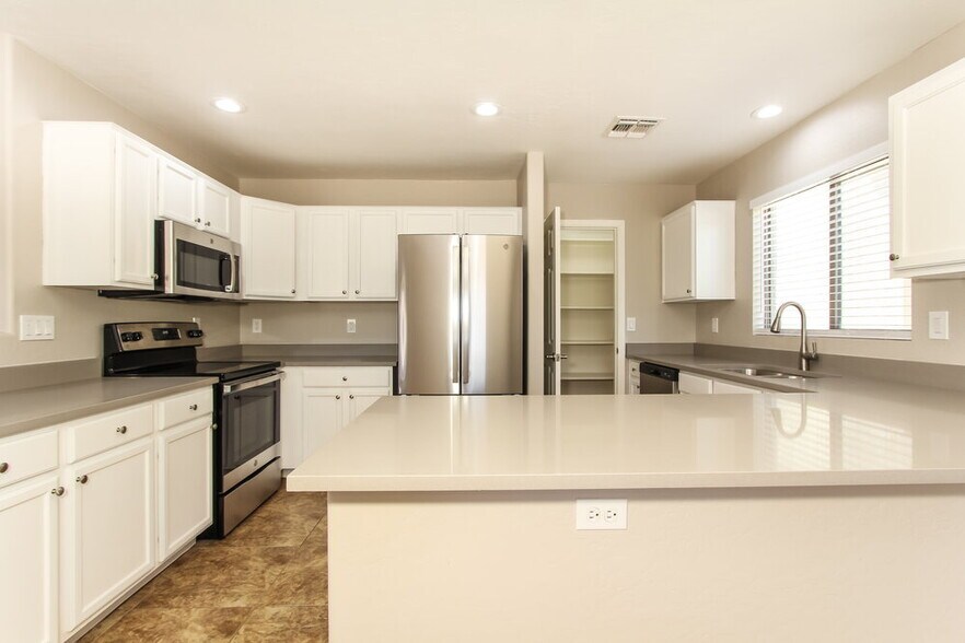 Building Photo - 18806 N Lousandra Dr