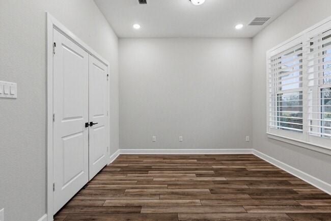 Building Photo - 2151 Creekside Breeze Dr