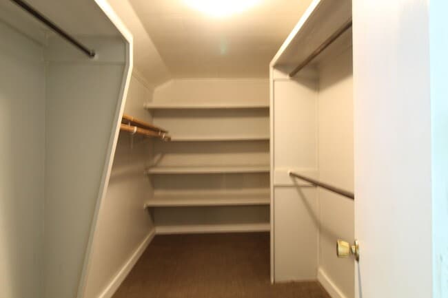 Building Photo - Charming & Convenient 2 bedroom 1 bathroom