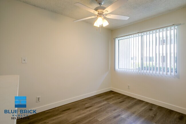 Building Photo - 17834 Burbank Blvd