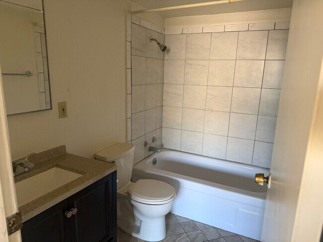 Building Photo - 1 Bedroom 1 Bath In Central Las Vegas