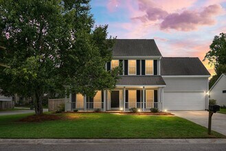Building Photo - Gorgeous, 2 story, 4 BR, 2.5 BA Home with Fenced Yard near Magnolia Gardens