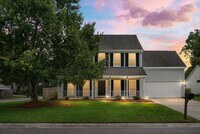 Building Photo - Gorgeous, 2 story, 4 BR, 2.5 BA Home with Fenced Yard near Magnolia Gardens