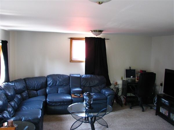 Building Photo - 2 br, 1 bath 4plex - 850 Houseman Upper