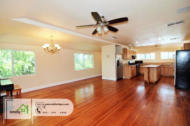 Building Photo - 2391 Placer St