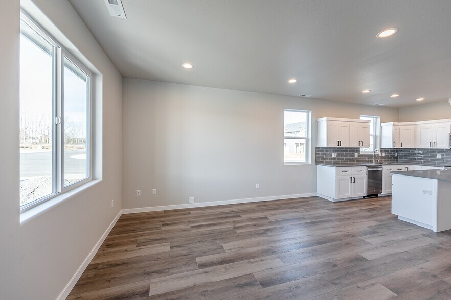 Building Photo - 4075 Quinn Dr NE