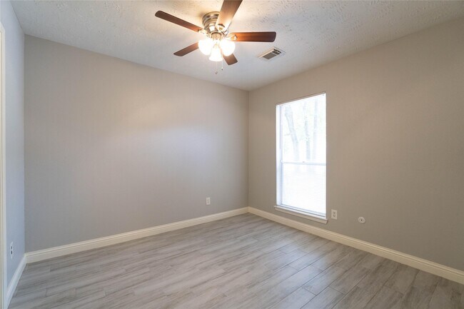 Building Photo - 9122 Benwick St
