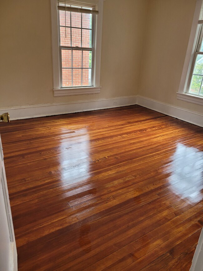 Building Photo - 668 Montrose Ave SE