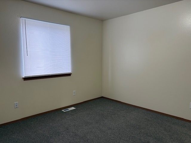 Building Photo - Duplex with detached garage