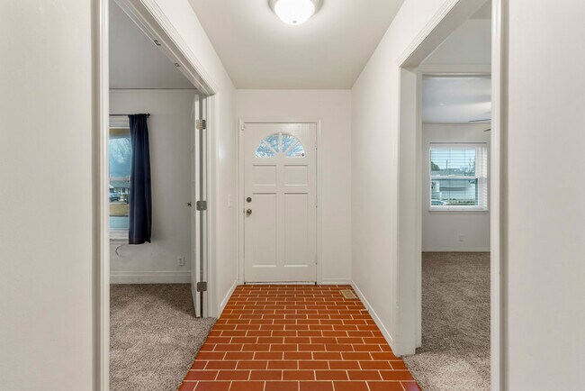 Building Photo - 6010 S 73rd East Ave