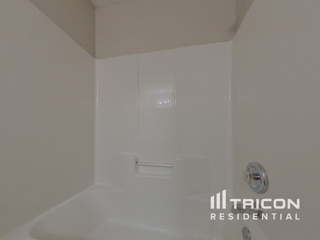 Building Photo - 404 Castle Ridge Dr