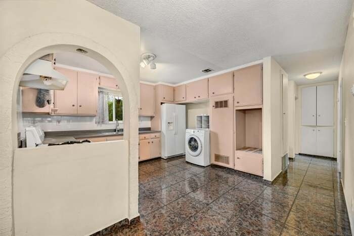 Building Photo - 714 Begonia St