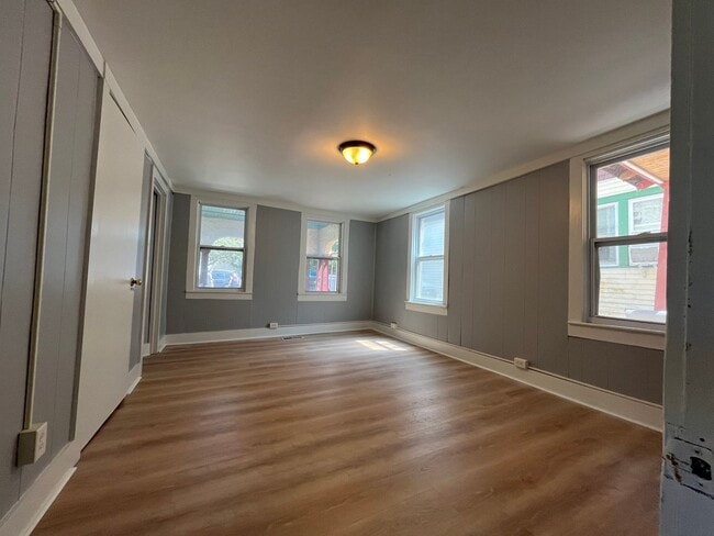 Building Photo - 510 N Albany St