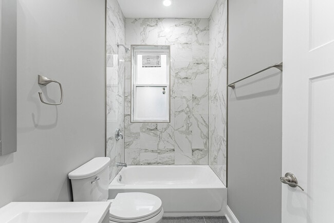 Building Photo - 4250 W Van Buren St