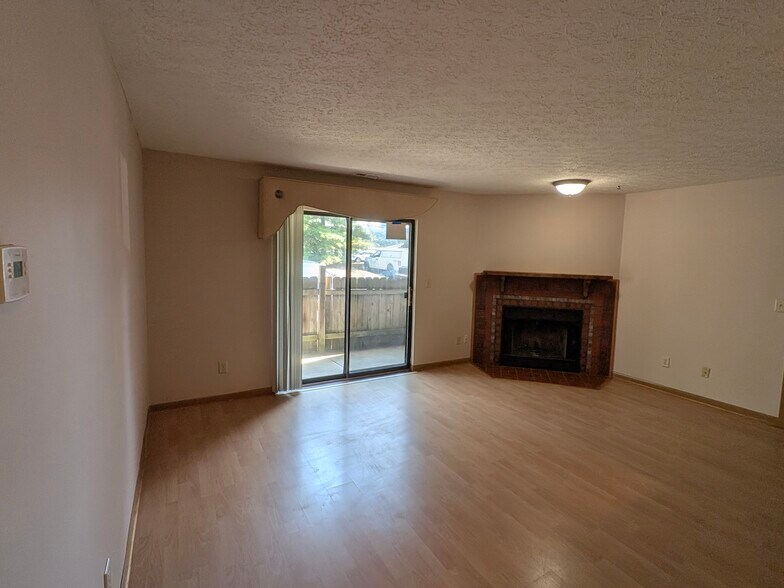 Building Photo - 2163 Hedgerow Rd